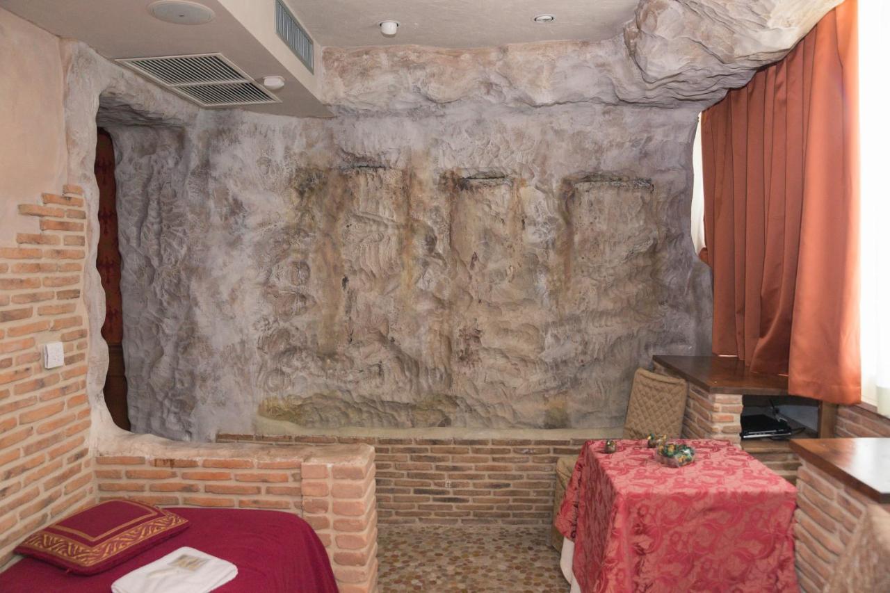 Il Castello Di Perano Hotell Exteriör bild