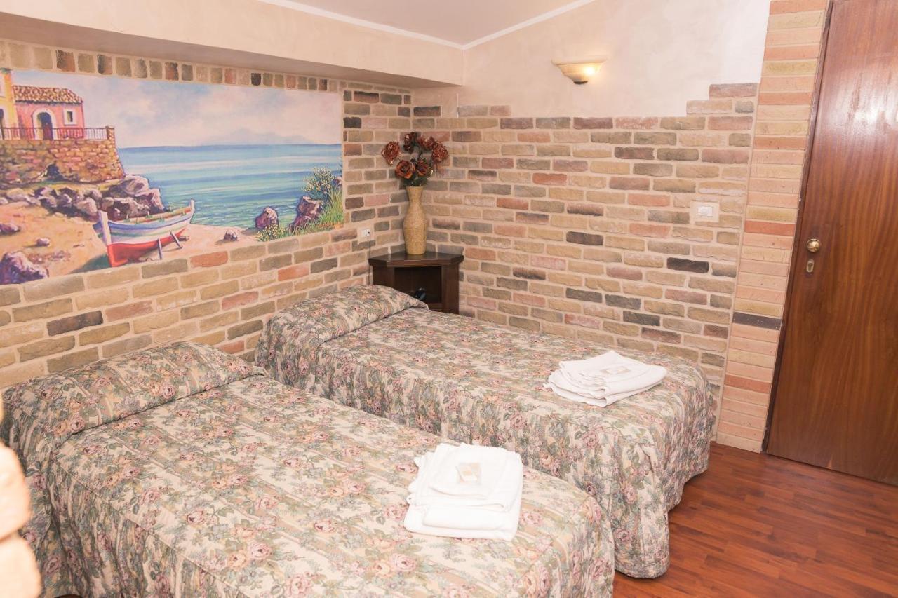 Il Castello Di Perano Hotell Exteriör bild