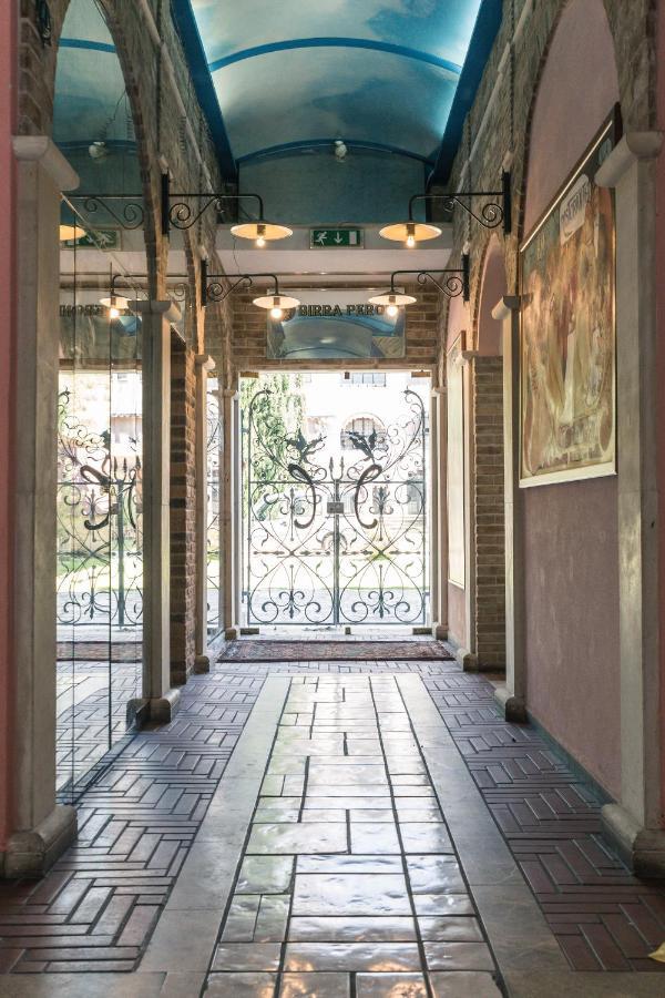 Il Castello Di Perano Hotell Exteriör bild