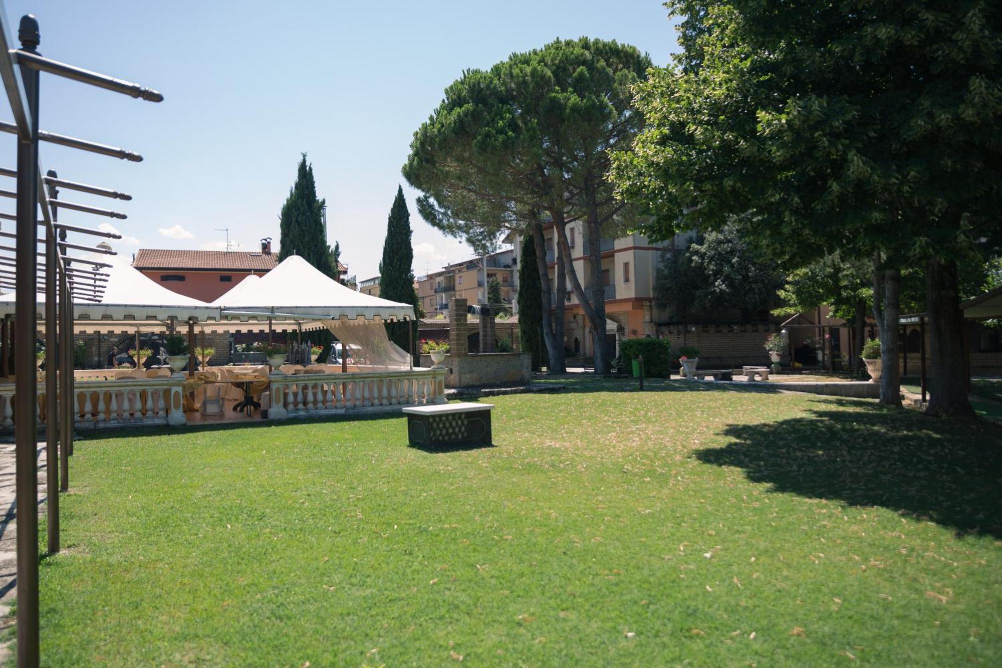 Il Castello Di Perano Hotell Exteriör bild